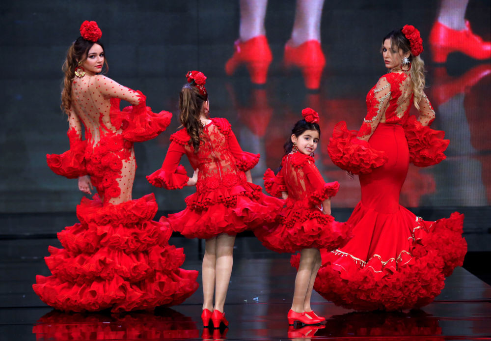 Sevilla'da flamenko moda şovu büyüledi - Resim: 1