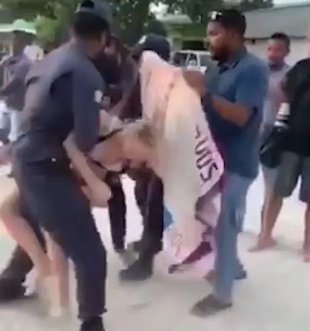 Maldivler'de genç kadın bikini giydi diye tutuklandı - Resim: 4