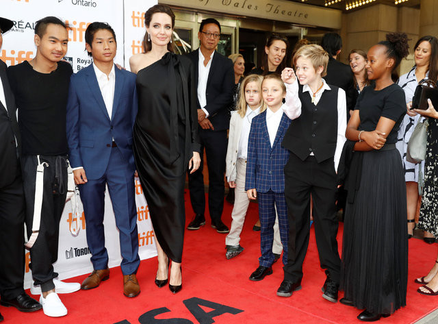 Angelina Jolie itiraf etti: İki kızım da ameliyat oldu - Resim: 2