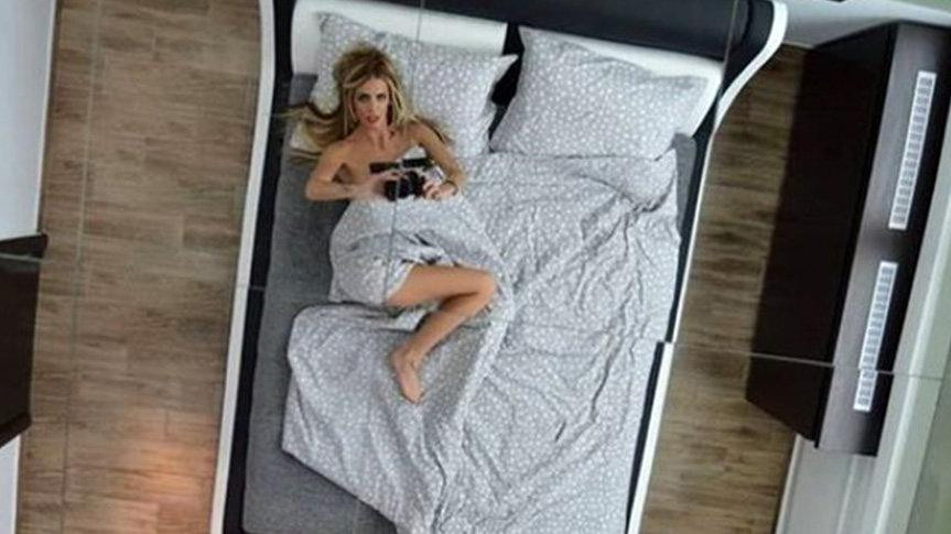 Karantinadaki Playboy modeli Ava Karabatic evde çektiği videoları satıyor - Resim: 1