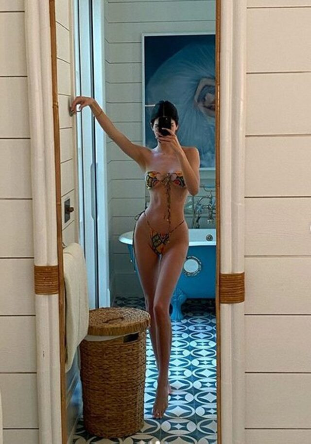 Kendall Jenner minicik bikinisiyle olay oldu - Resim: 3