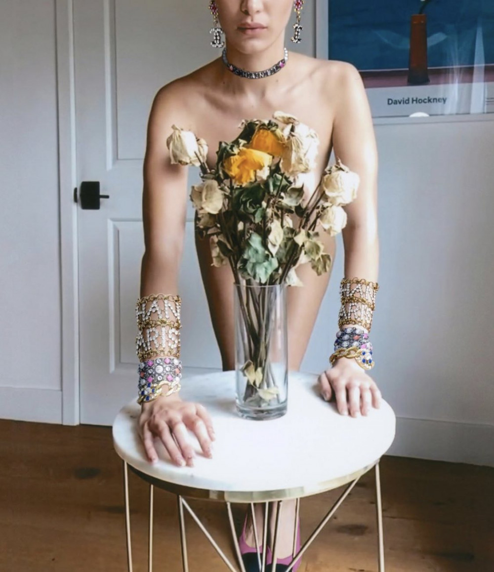 Bella Hadid İtalya Vogue için çıplak poz verdi - Resim: 4