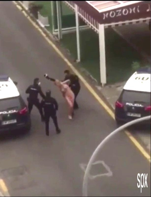 İspanyol kadın soyunup polis arabasının üzerine çıktı - Resim: 3