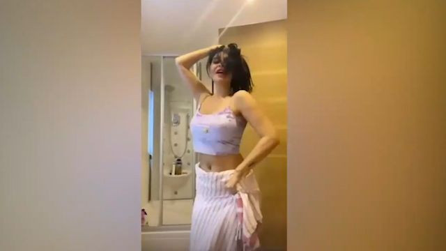 Ebru Polat'tan Seda Akgül'e banyodan dans videolu yanıt - Resim: 1