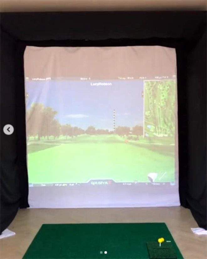 Güzel golfçü Lucy Robson, simülasyonla golf sahasını evine getirdi - Resim: 2