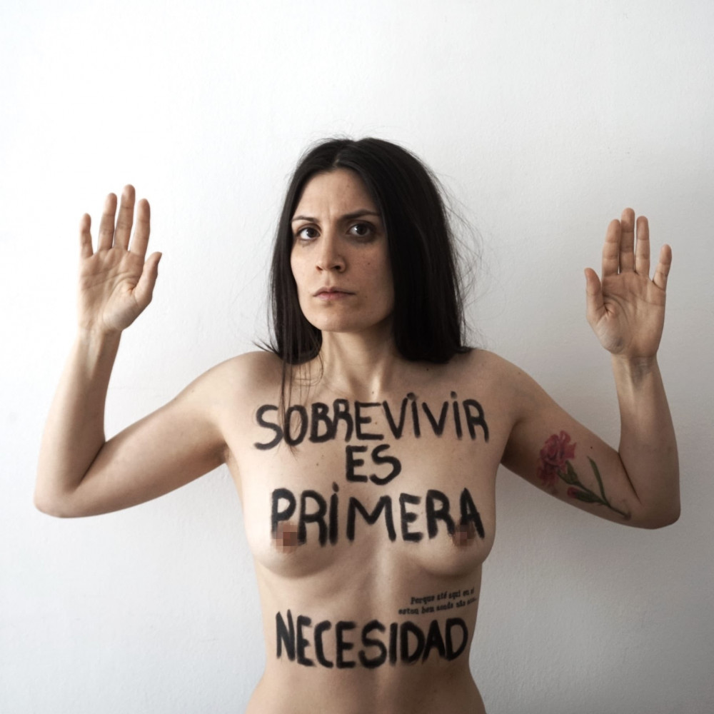 Karantinada aile içi şiddete karşı FEMEN'den üstsüz eylem - Resim: 1