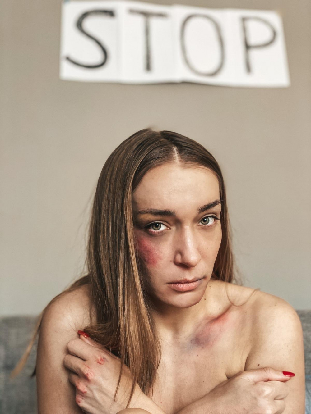 Karantinada aile içi şiddete karşı FEMEN'den üstsüz eylem - Resim: 4