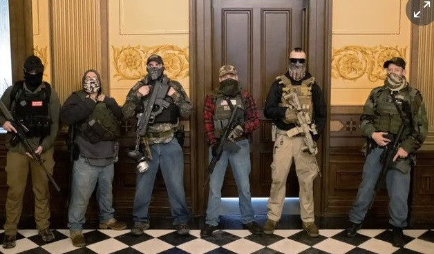 Burası ABD! Silahlı protestocular Meclis binasını bastı - Resim: 1
