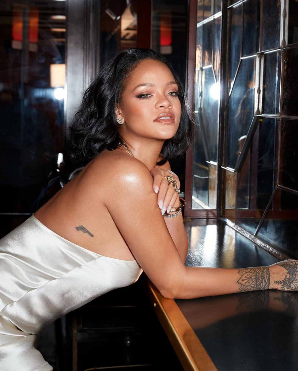 Rihanna'nın transparan iç çamaşırları olay oldu - Resim: 2