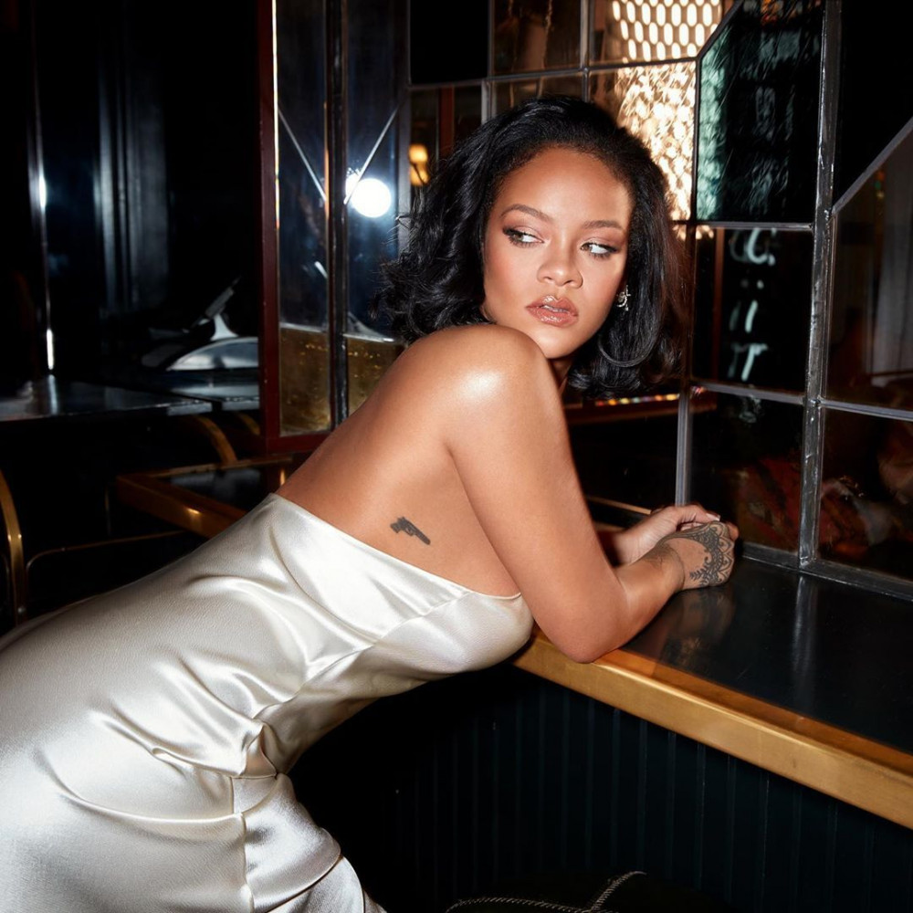 Rihanna'nın transparan iç çamaşırları olay oldu - Resim: 3