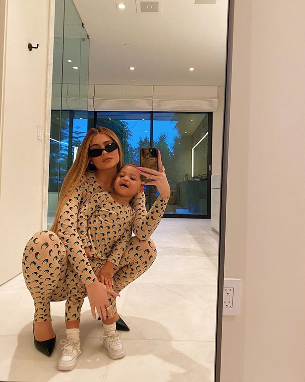 Kylie Jenner göğsündeki çatlakları fotoşoplamadı - Resim: 4