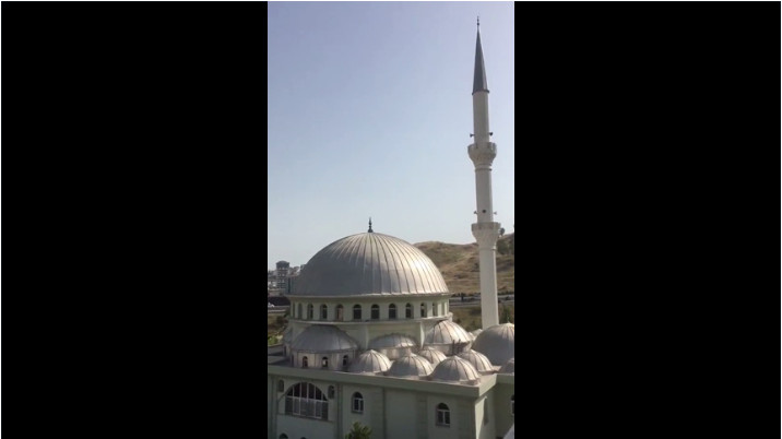 İzmir'de camilerden Çav Bella çalmasına ünlü isimler de sessiz kalmadı - Resim: 1