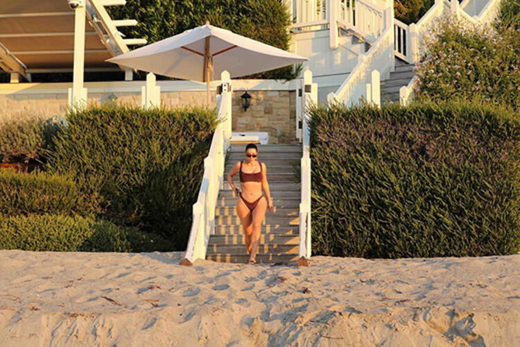 Kim Kardashian yalnız başına tatilde - Resim: 3