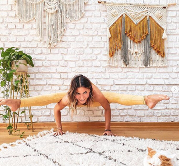 Zeynep Tokuş teknede yoga yaptı - Resim: 3