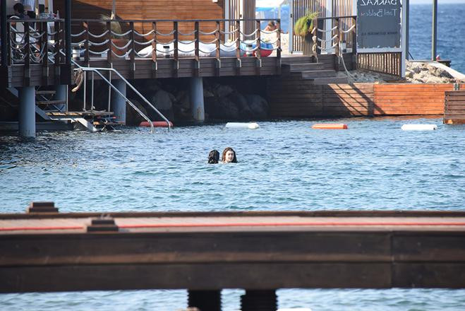 Oyuncu Burcu Özberk soluğu Bodrum'da aldı! - Resim: 2