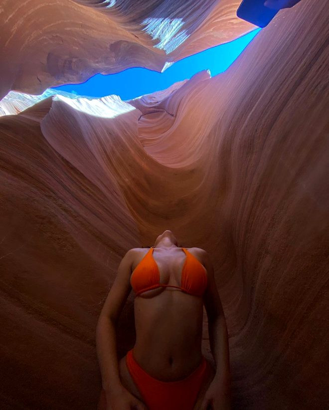 Kylie Jenner turuncu bikinisiyle dağa çıktı gördüklerine şok oldu - Resim: 4
