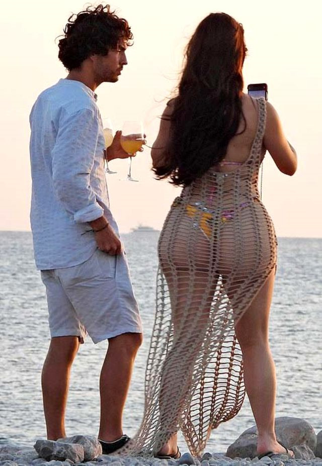 Demi Rose, cesur bikinisiyle yürek hoplattı! - Resim: 2