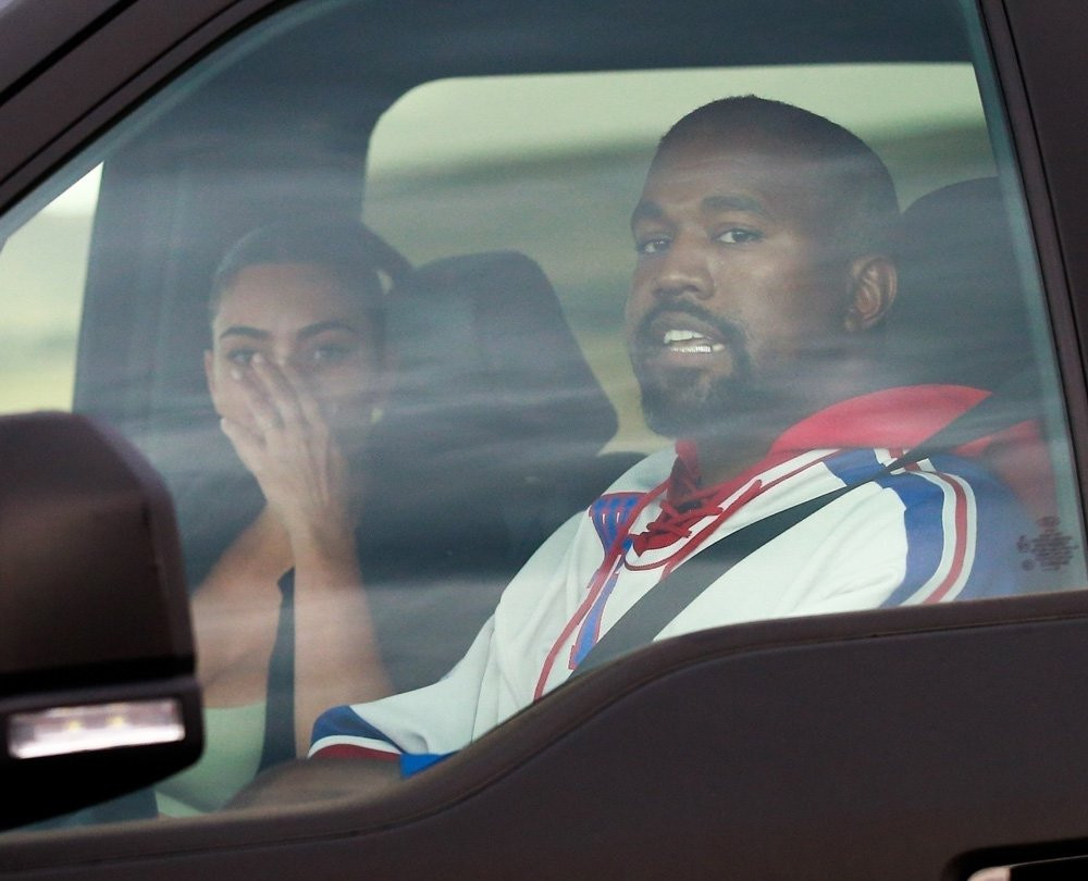 Kim Kardashian, Kanye West’in arabasında ağlarken görüntülendi! - Resim: 3
