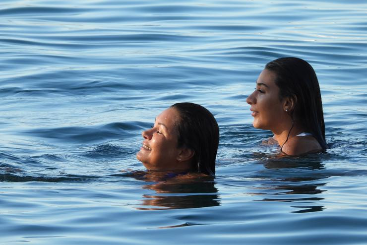 Tuğba Altıntop ve kızı Şevval El Roman plajın gözdesi oldu - Resim: 1