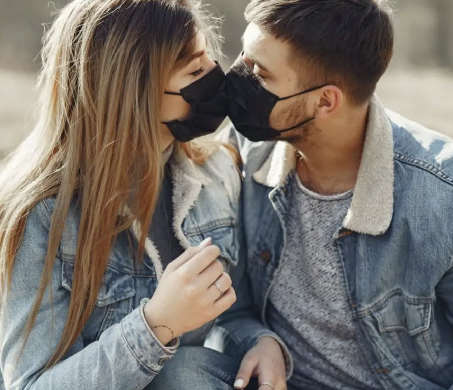 İngiliz cinsel sağlık vakfı uyardı: Cinsel ilişkide maske kullanın! - Resim: 3