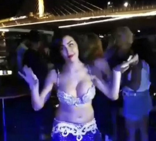 İstanbul'daki dansözlü yat partisinde rezalet görüntüler! - Resim: 1