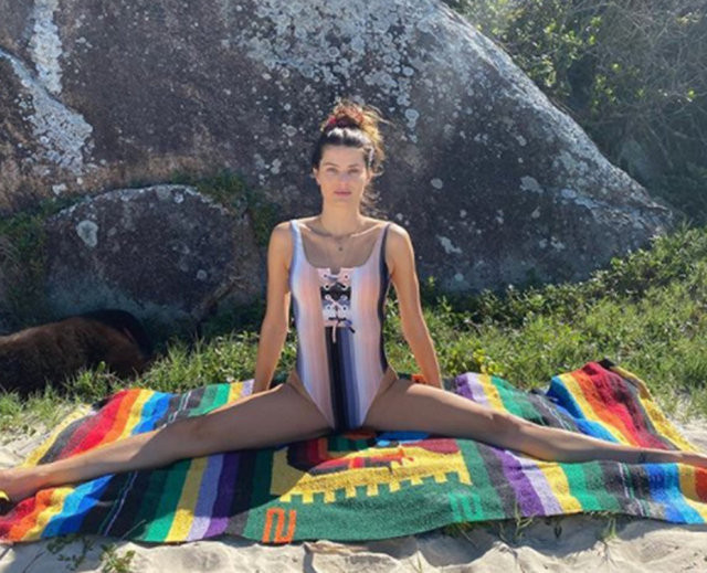 Güzel model Isabeli Fontana'nın bacak açma hareketine büyük ilgi! - Resim: 3