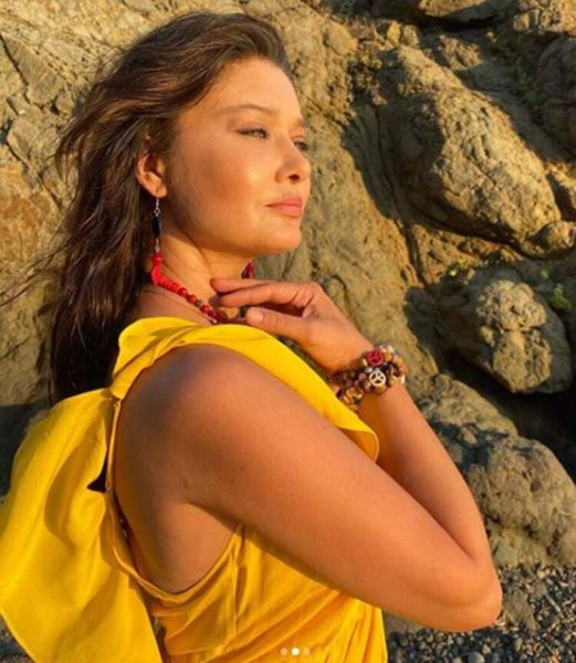 Nurgül Yeşilçay sarı elbisesiyle Instagram'ı salladı! - Resim: 3