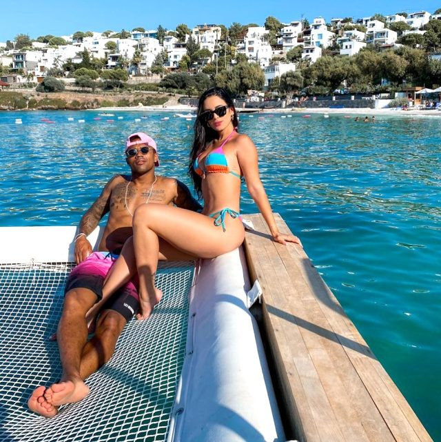 Douglas Costa ile sevgilisi Nathalia Felix'in Türkiye tatili sona erdi - Resim: 3