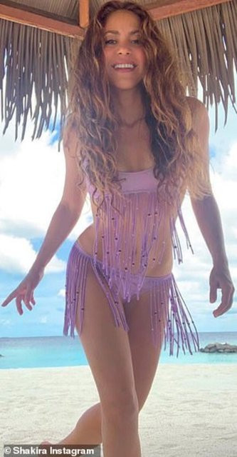 Shakira kendi tasarladığı bikinisiyle nefes kesti - Resim: 2
