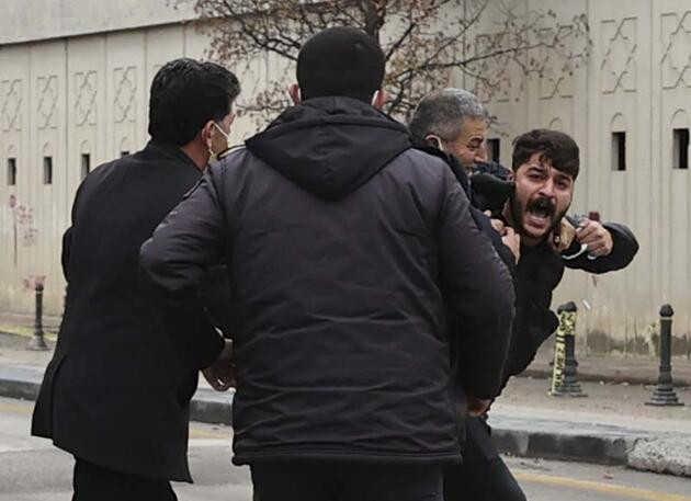 Bu Ne Utanmazlık! Ümitcan Uygun'un Yakınları Adliyede Gazetecilere Saldırdı - Resim: 1