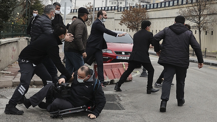 Bu Ne Utanmazlık! Ümitcan Uygun'un Yakınları Adliyede Gazetecilere Saldırdı - Resim: 4