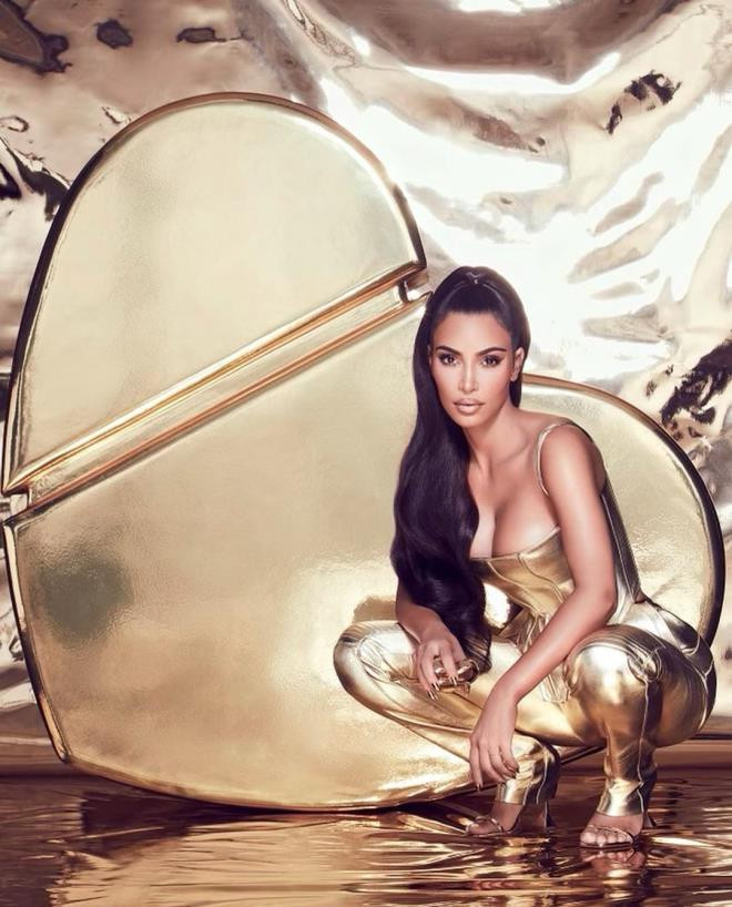 Kim Kardashian Kalça Dekolteli Tulumuyla Yine Olay Oldu - Resim: 2