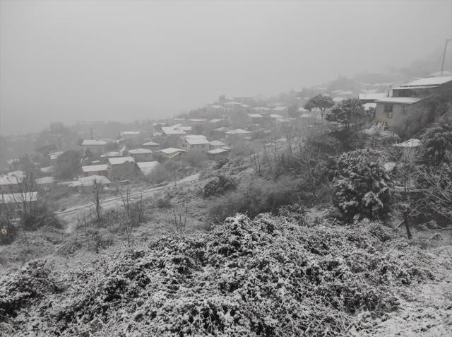 Yoğun Kar Yağışı Devam Ediyor, İstanbul Beyaza Büründü - Resim: 4