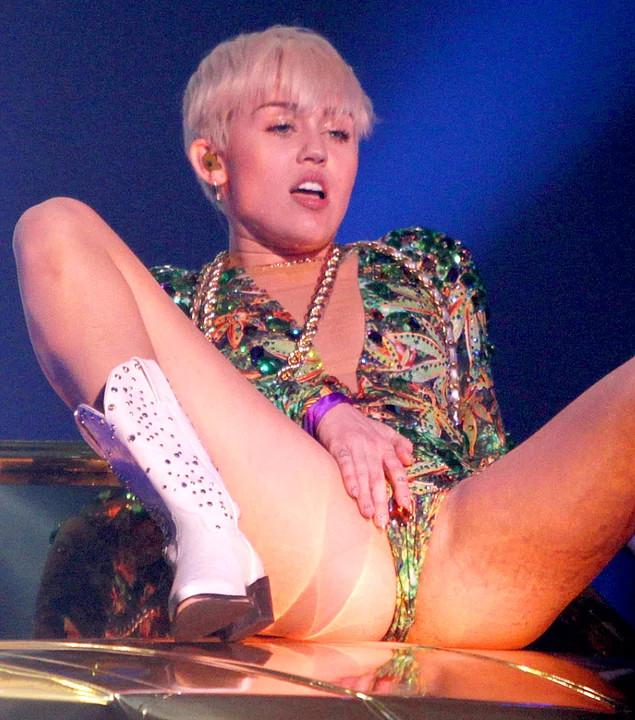 Miley Cyrus: Kadınlarla Flörtleşmek Daha Mantıklı - Resim: 3