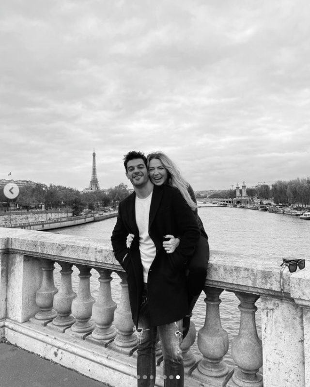 Hadise ve Mehmet Dinçerler'den Paris'te Aşk Dolu Pozlar - Resim: 3