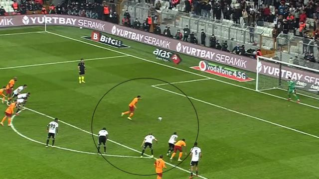 Duayen Hakemlerden Galatasaray'ın Penaltısı Tekrar Edilmeliydi Yorumu - Resim: 1