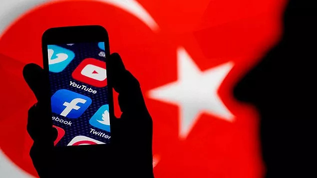 Selvi'den Sosyal Medya Analizi: AKP'liler Facebook CHP'liler Twitter'cı - Resim: 1