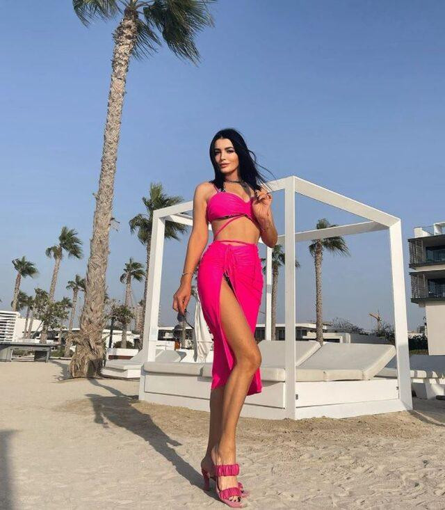 Aleyna Tilki'nin Annesi Havva Öztel'den Dubai'de Bikinili Pozlar - Resim: 4