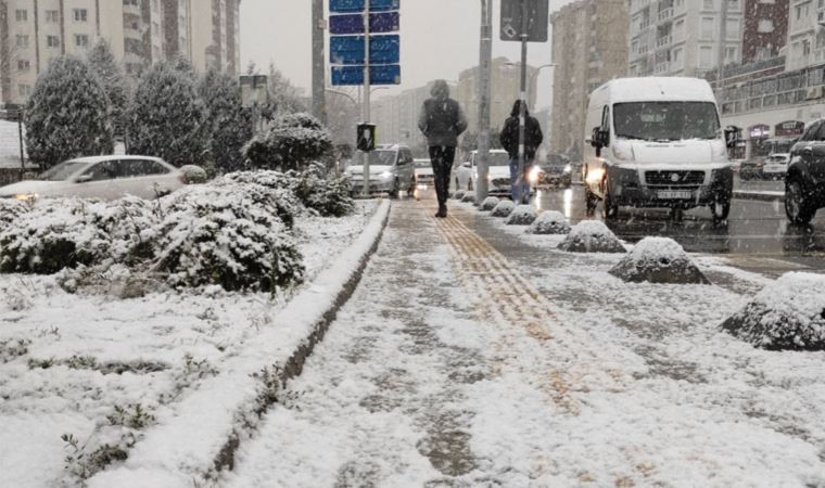 İstanbul Kar Yağışıyla Beyaza Büründü - Resim: 1