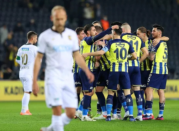 Protestoların Damga Vurduğu Maçta Fenerbahçe İlk Yarıyı Galibiyetle Bitirdi - Resim: 3