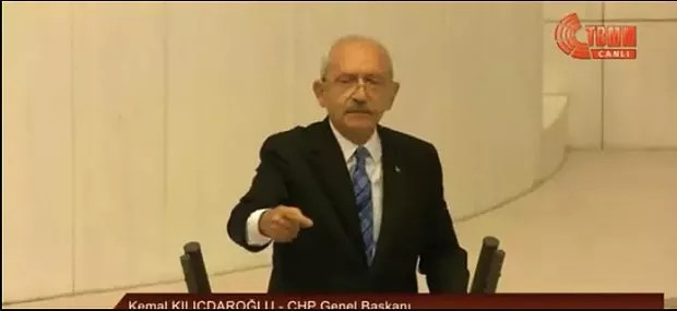 Kemal Kılıçdaroğlu'nun El Hareketi Gündeme Bomba Gibi Düştü - Resim: 1