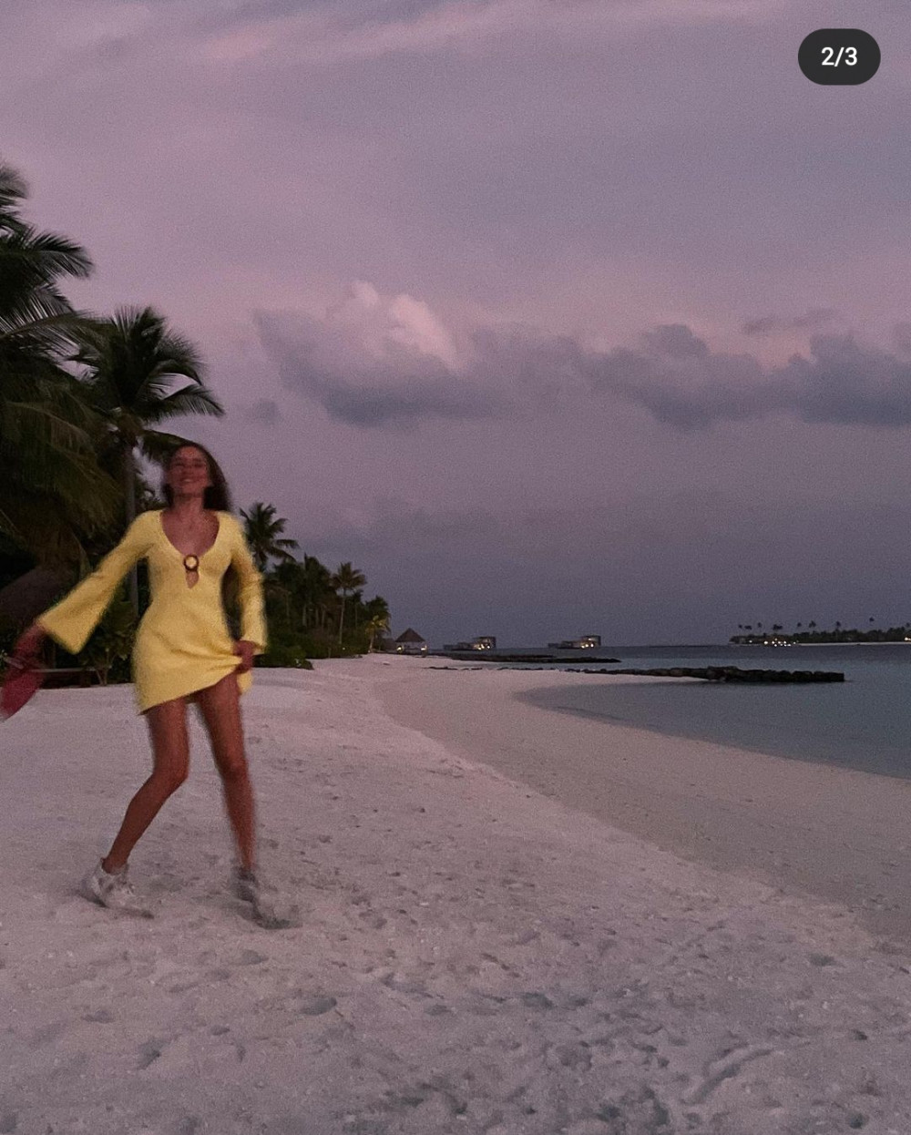 Serenay Sarıkaya'dan Maldivler'de Mini Elbiseli Paylaşım - Resim: 1