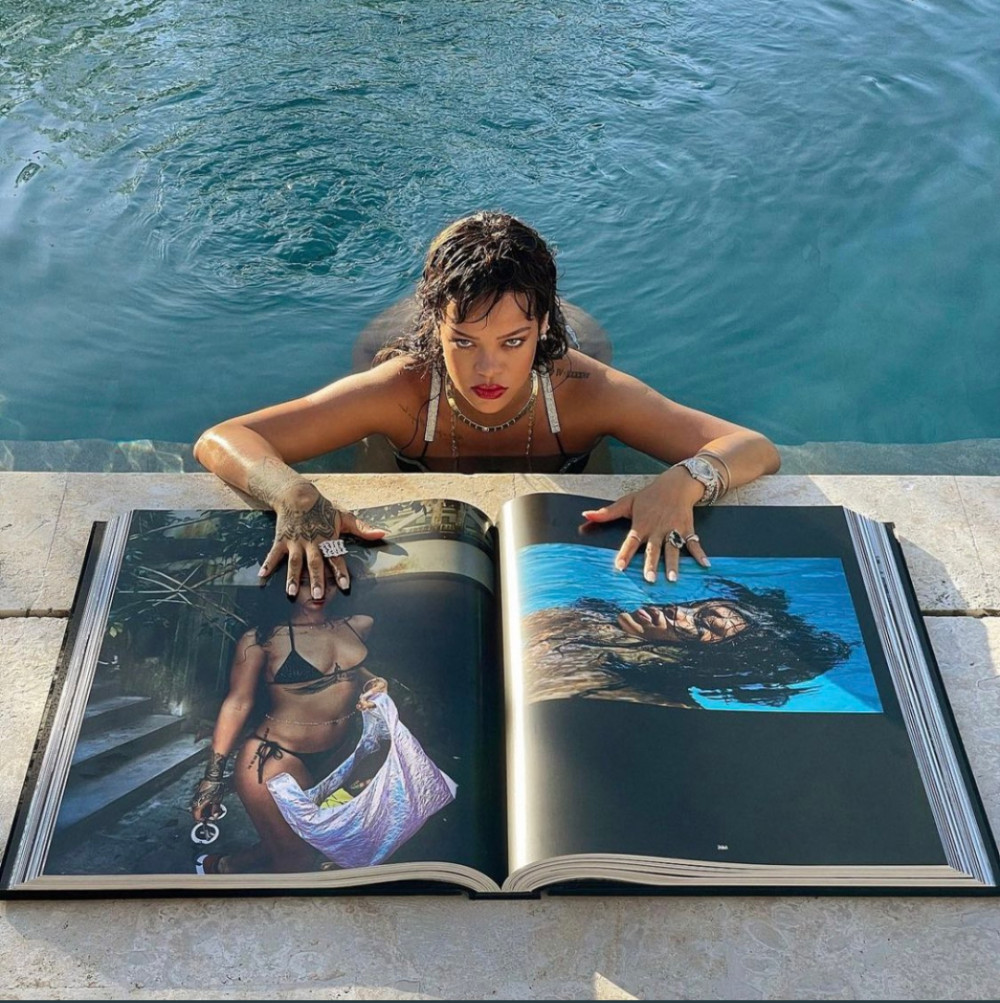 Rihanna'nın Sadece 500 Adet Basılan Albümü The Rihanna Book: Queen Size - Resim: 1
