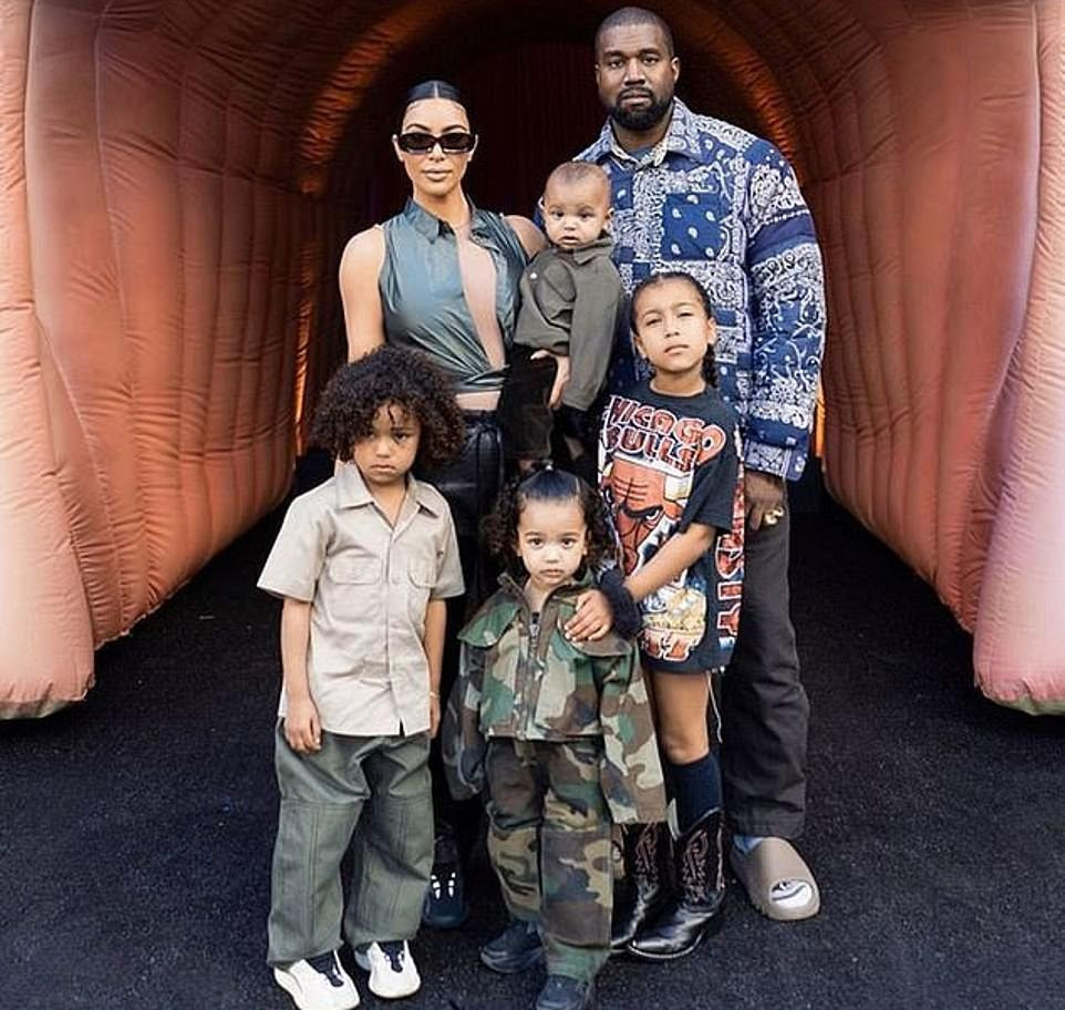 Kim Kardashian Kanye West'e Boşanma Davası Açtı - Resim: 3