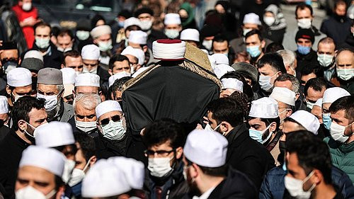Ortaköy'de Gezenlere Laf Eden NTV'nin Cenazedeki Sessizliğine Tepki Yağdı - Resim: 1