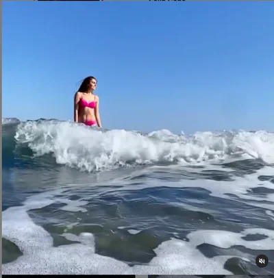 Selin Genç Bikiniyle Denize Girdi Instagram Yıkıldı - Resim: 4