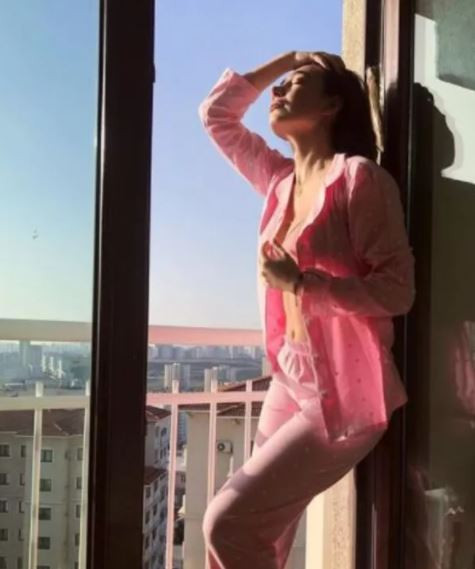 Alemin Kıralı’nın Oben’i Birsu Demir İç Çamaşırlarıyla Instagram'ı salladı! - Resim: 3