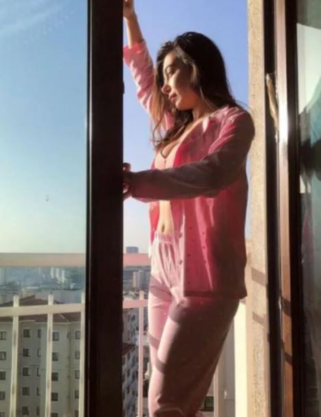 Alemin Kıralı’nın Oben’i Birsu Demir İç Çamaşırlarıyla Instagram'ı salladı! - Resim: 4