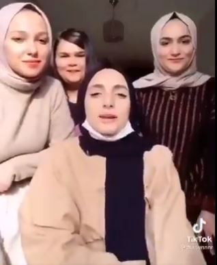 Tiktok'ta İtiraf:Kuyumcu Babam Okula Ücretsiz Kaydolmam İçin Terlikle Geldi - Resim: 3