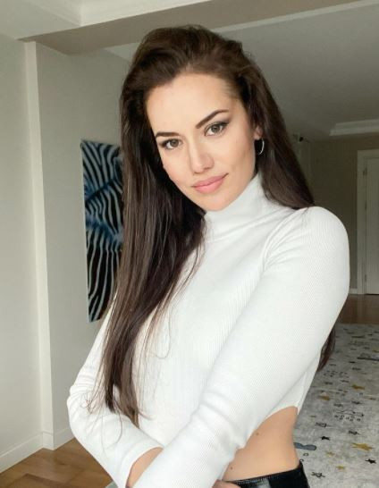 Fahriye Evcen'in Photoshop Krizi! Kapıyı Yamulttu! - Resim: 1